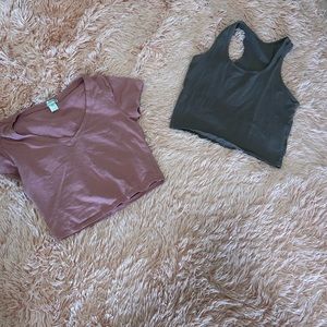 2 crop tops :)
